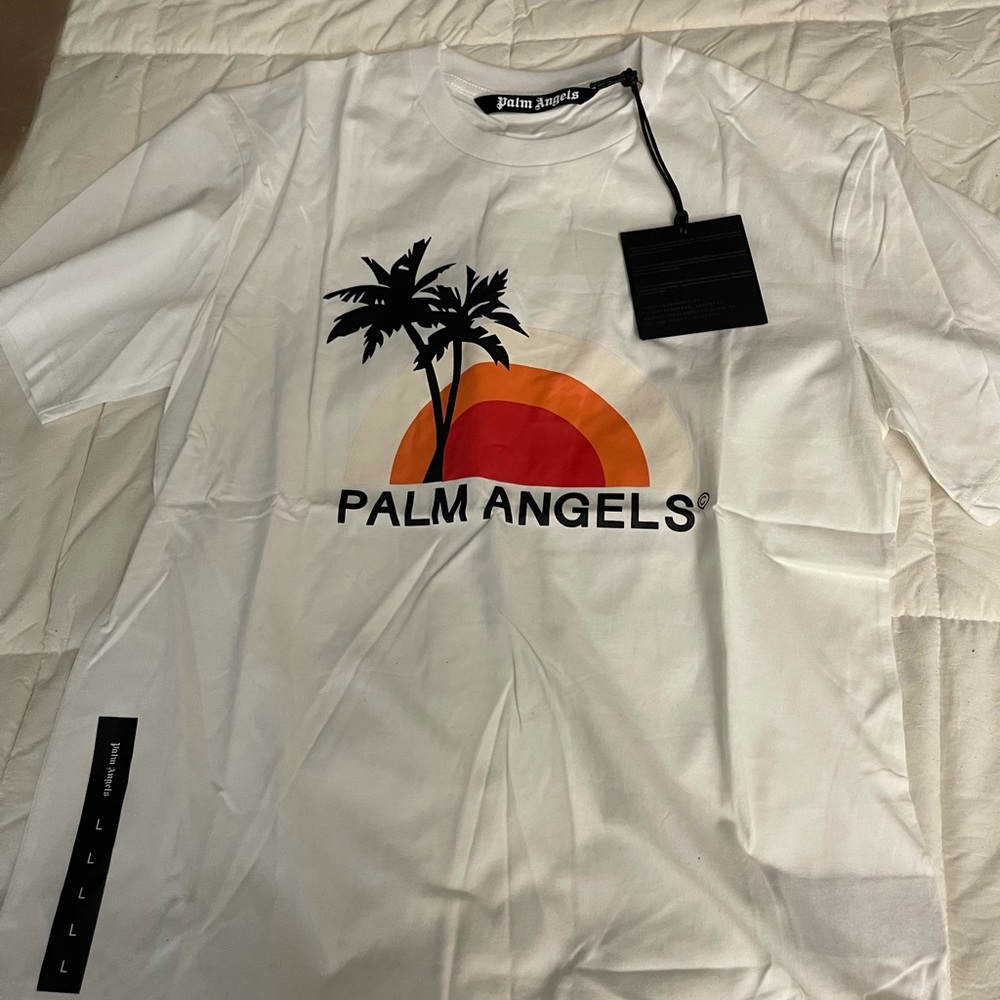 White palm angle t-shirts men great condition.